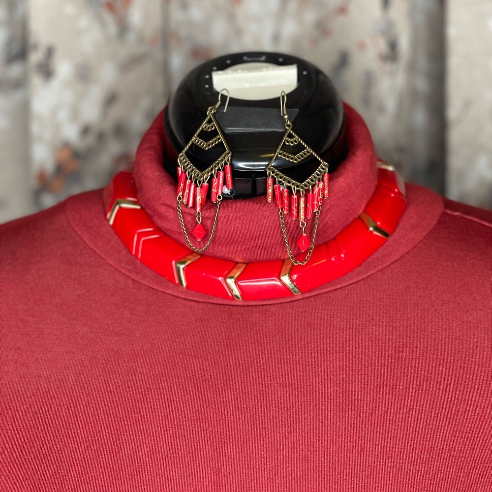 New: Women’s Red Vintage Necklace and Earring Set